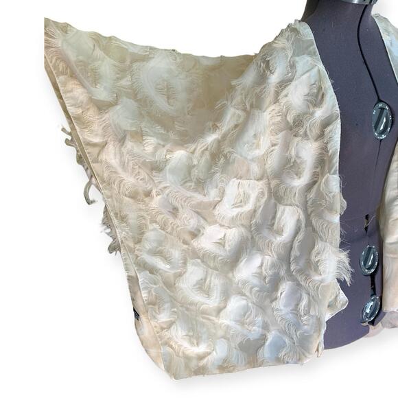 JC Sunny Ladies One Size Light Feather/Eyelash Shawl  Kimono Wrap NWT Ivory - Picture 2 of 8